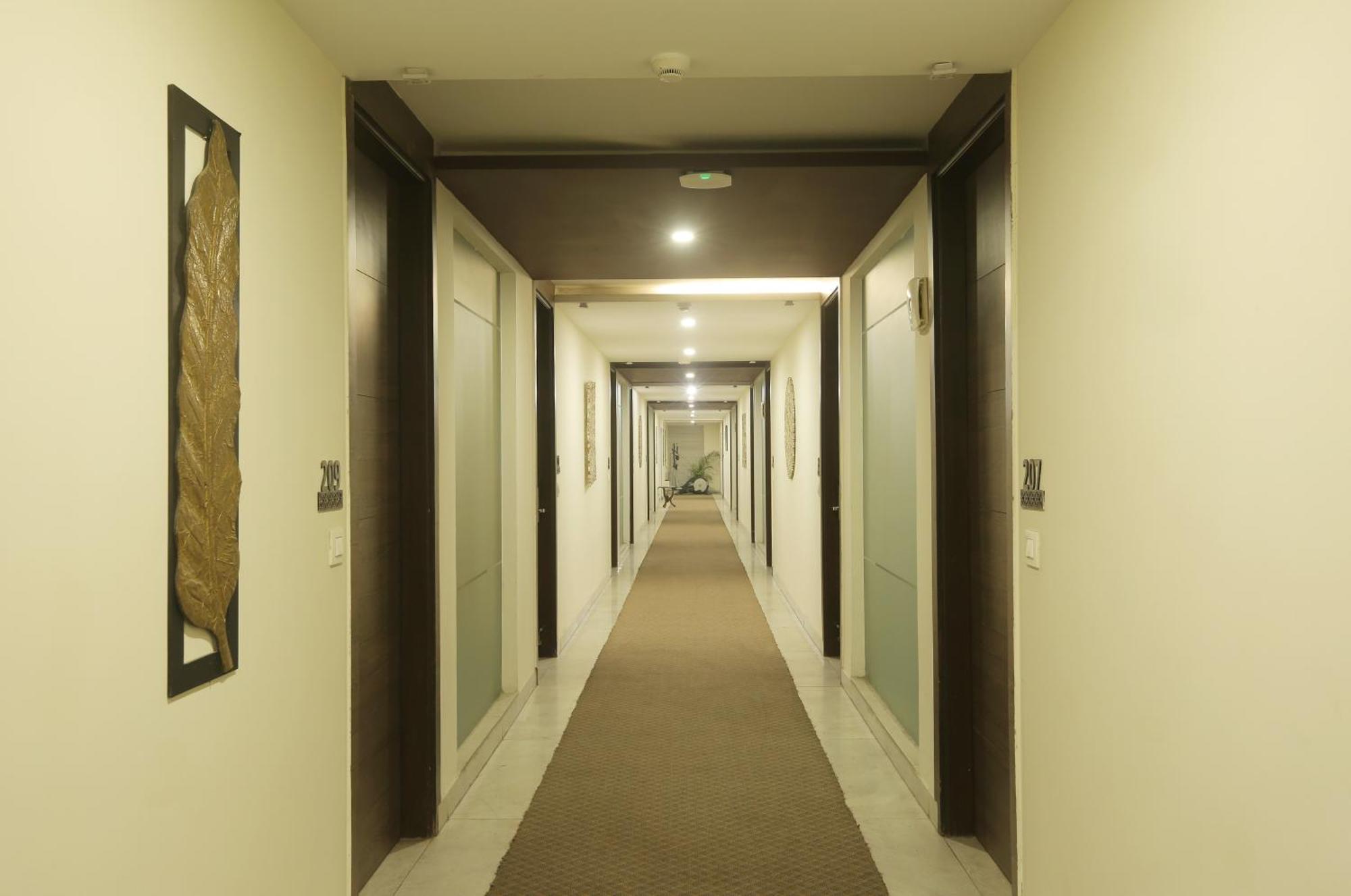 Cardinal Oxmo Delhi Airport 3* New Delhi